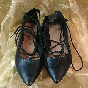 👠String Up Pointy-toed Flats